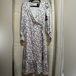 Chic Floral Dress with Pink and Green Hues